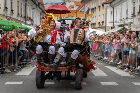 Povorka ob dnevih narodnih noš in oblačilne dedščine (53)